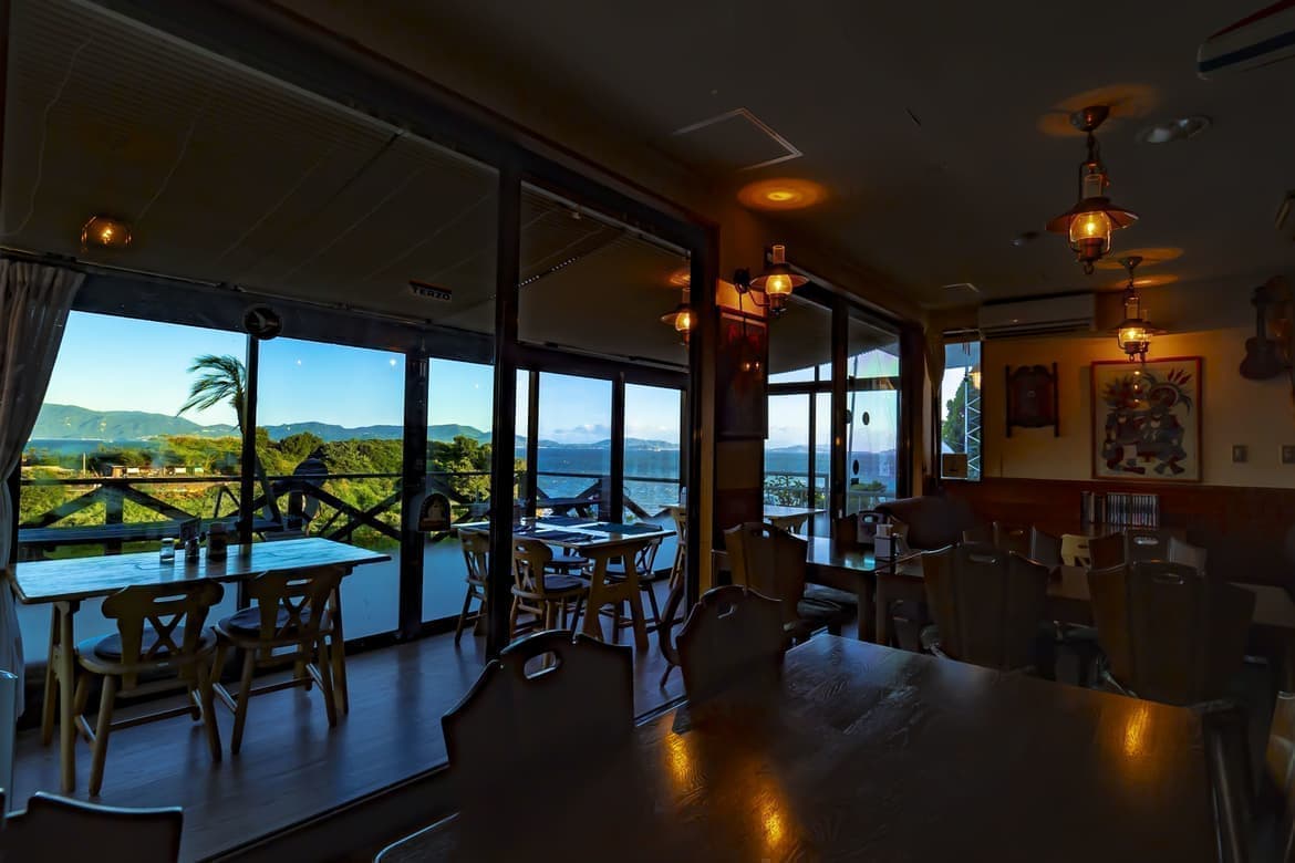 岡山県瀬戸内市牛窓町のペンションくろしお丸の食堂